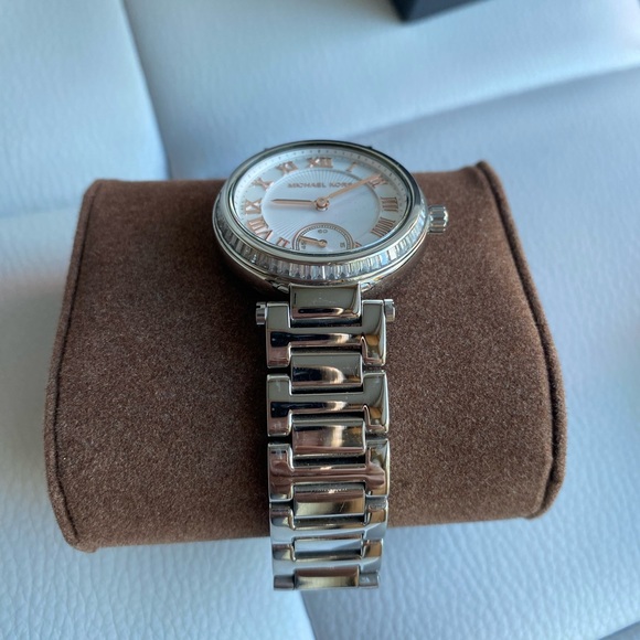 Michael Kors Watch - Picture 5 of 8